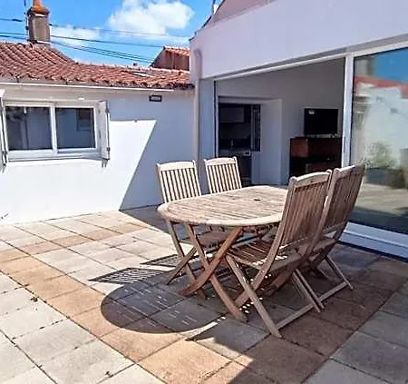 Holiday home Maison De Pecheur Chaleureuse La Chaume - La Cle Chaumoise *